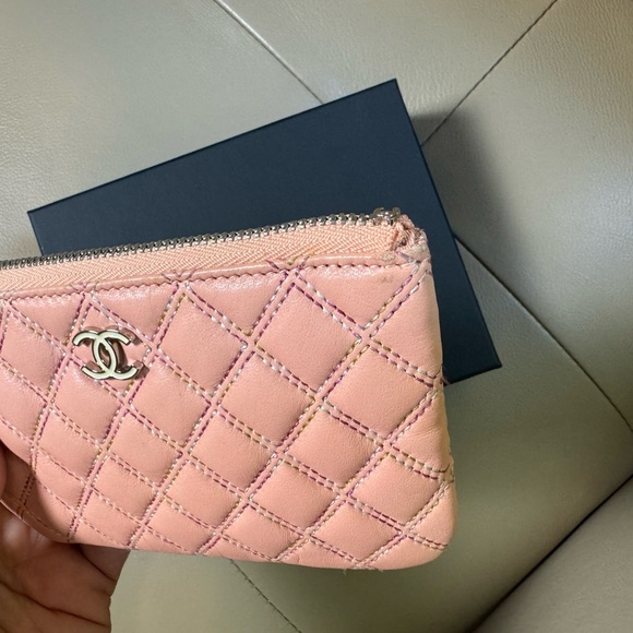 Sold x x CHANEL Quilted Small Cosmetic Case Coral - Picture 3 of 10